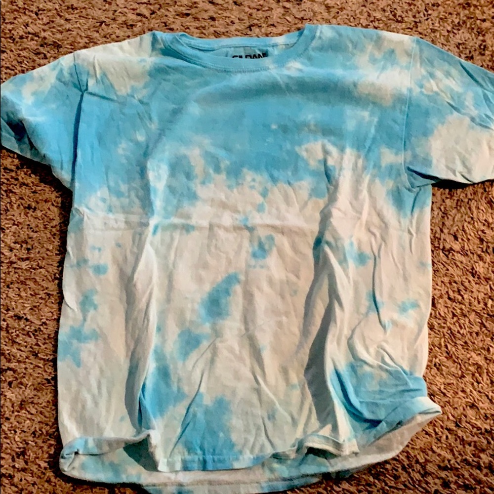 blue and white Gildan youth L